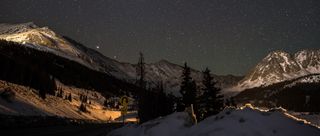 Astrophotographer Daniel McVey sent a photo taken at Fremont Pass in Colorado which includes Mars, Spica, and bright constellation Corvus. Image submitted March 26, 2014.