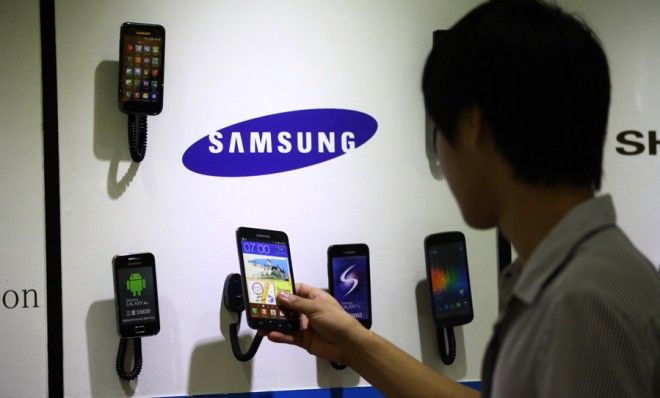 Samsung will debut mini retail spots in the U.S., the first opening on April 8.