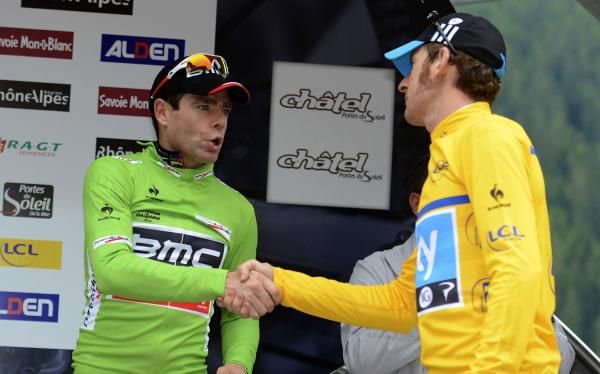 Cadel Evans congratulates Brad Wiggins on his Crit&eacute;rium du Dauphin&eacute; win