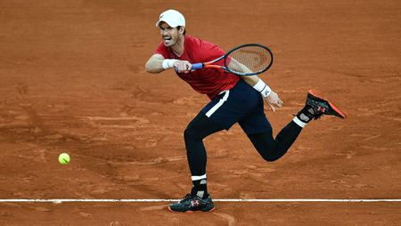 Andy Murray lost 6-1, 6-3, 6-2 against Stan Wawrinka in the French Open first round 