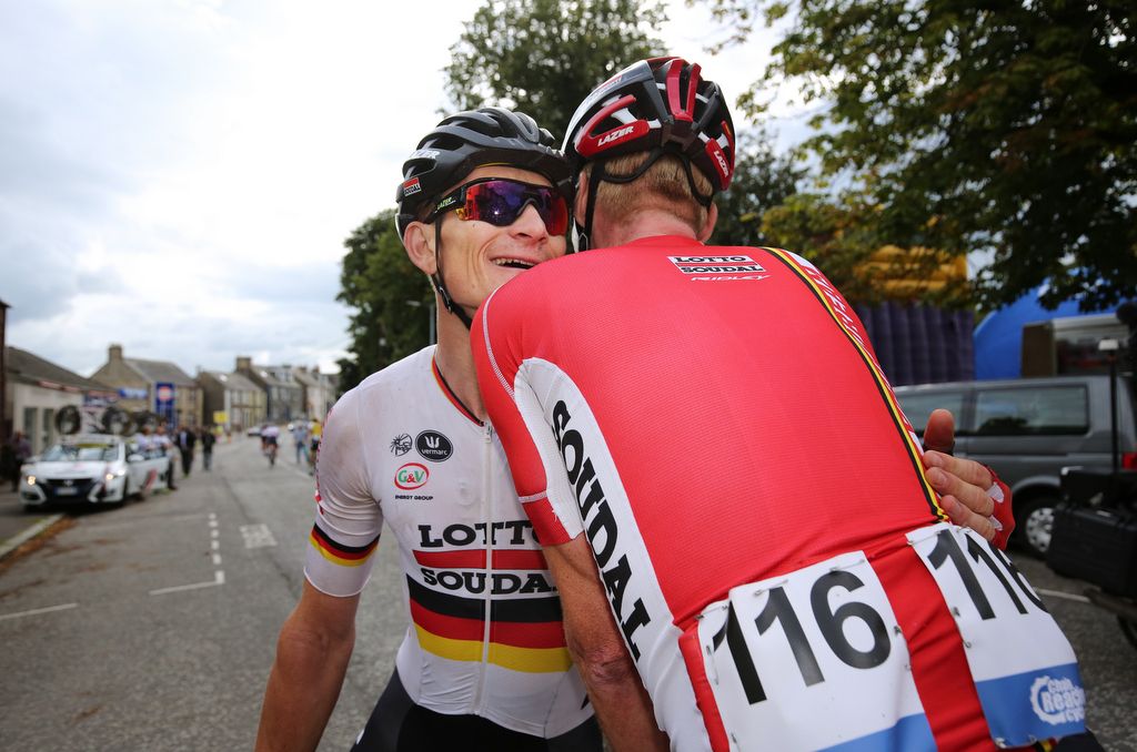Congratulations between Andre Greipel and Marcel Sieberg