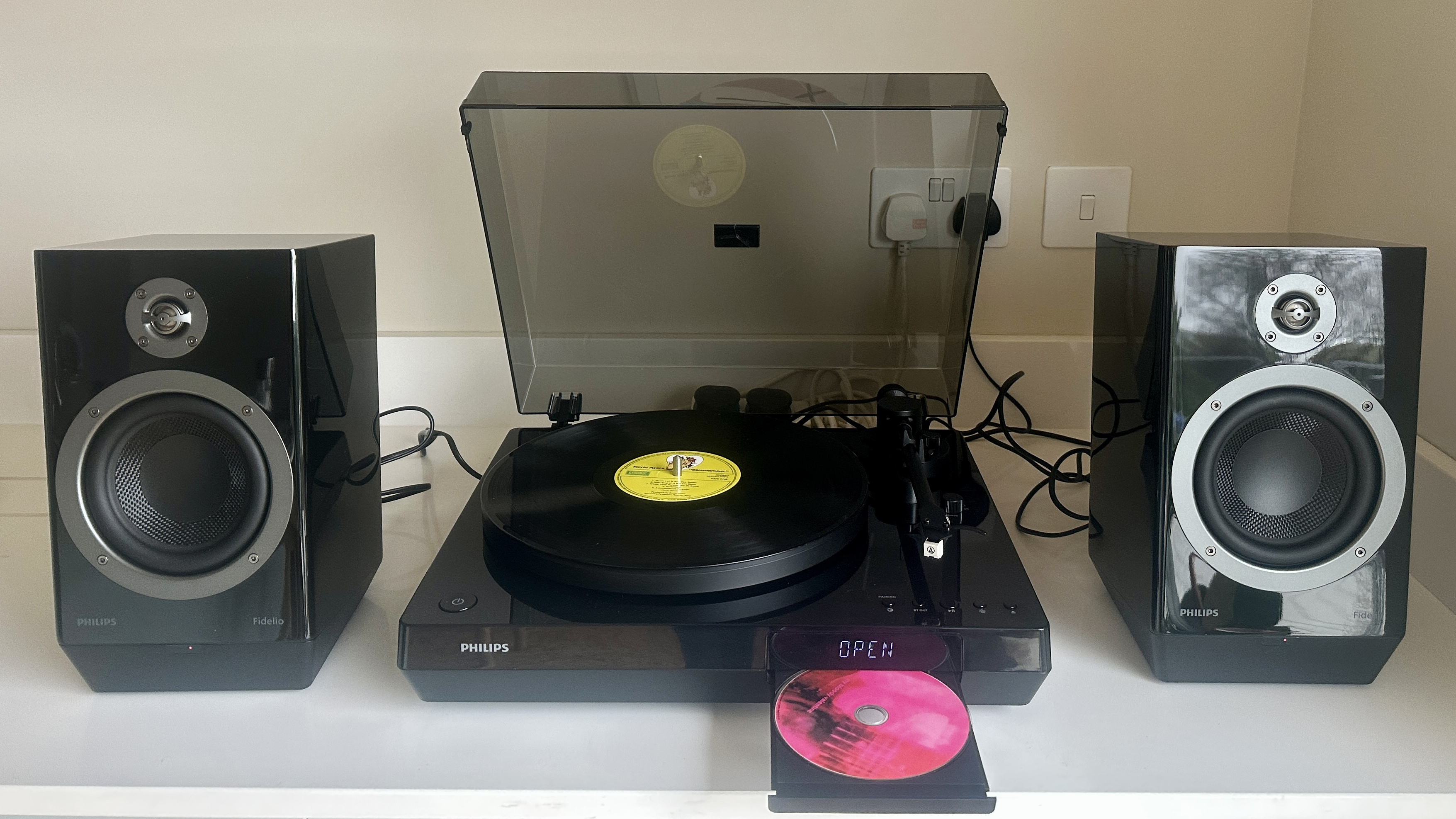 Philips Fidelio FT3 speakers with FT1 turntable-meets-CD-player review