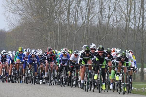 GreenEdge leads out the sprint