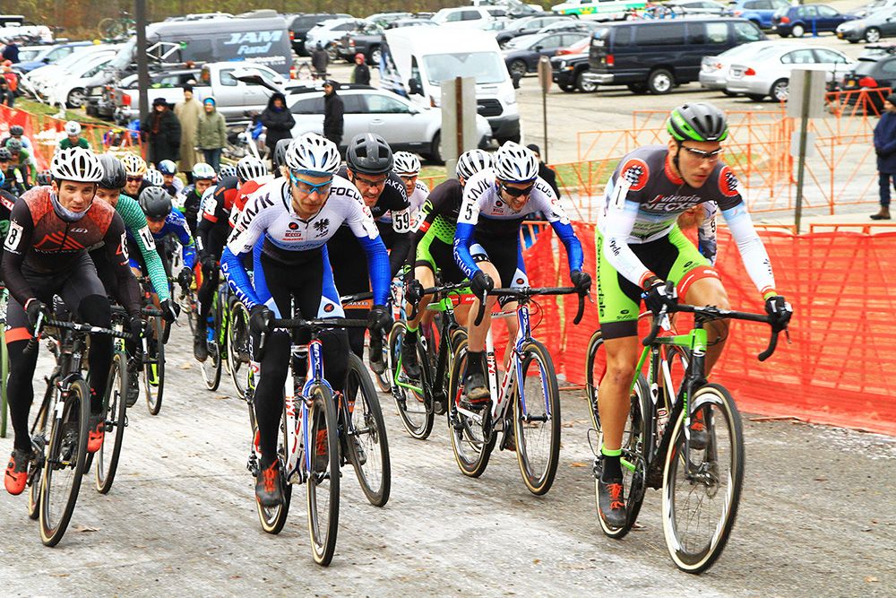 Men&rsquo;s field takes off on a Super Fast Straight Away- SUPERCROSS CUP 2016