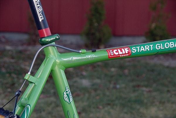 A flattened top tube