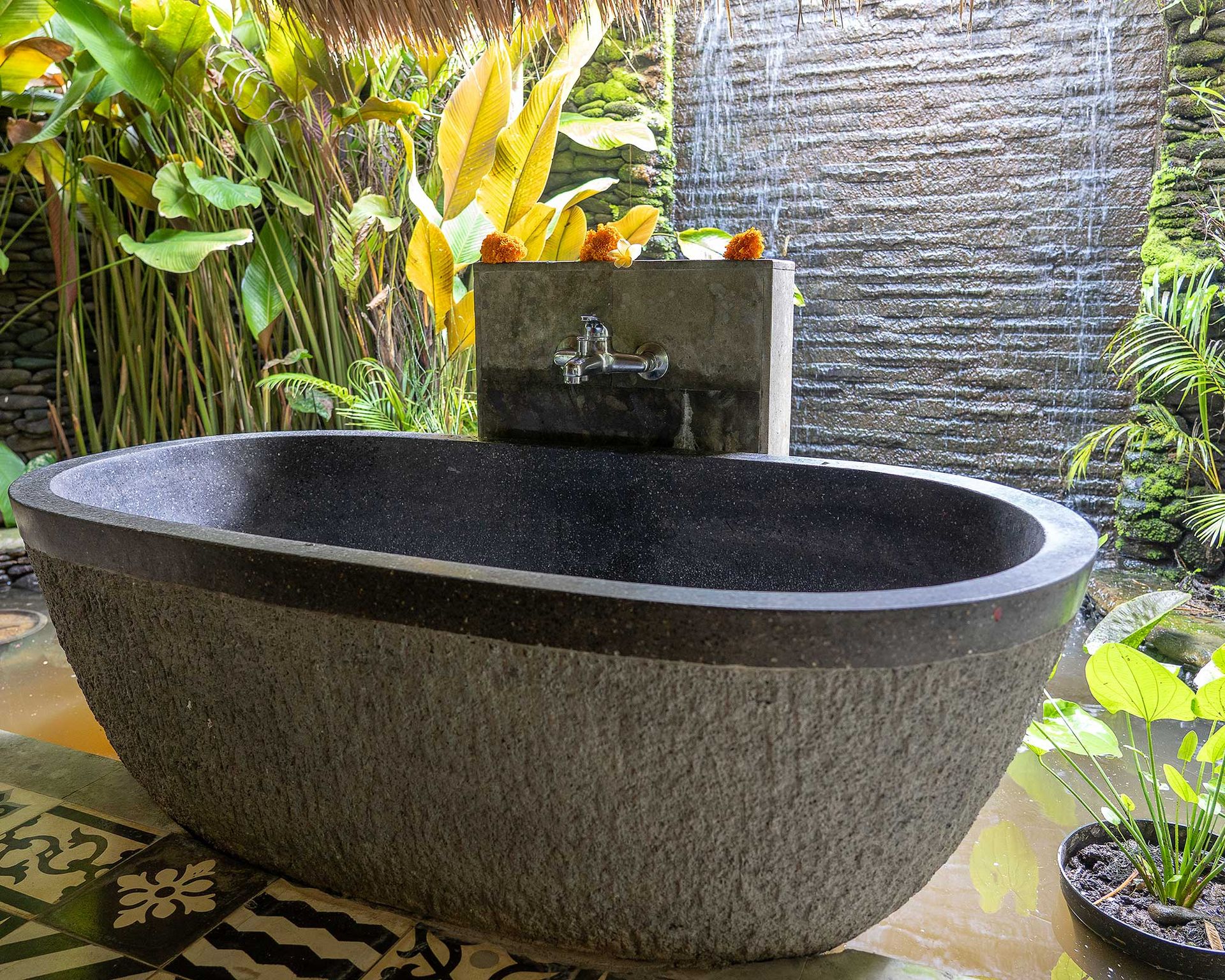 Outdoor bathtub ideas: 11 stylish designs for a relaxing soak out in ...