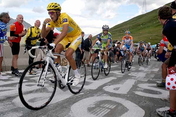 Yellow jersey wearer Alberto Contador kept his lead.