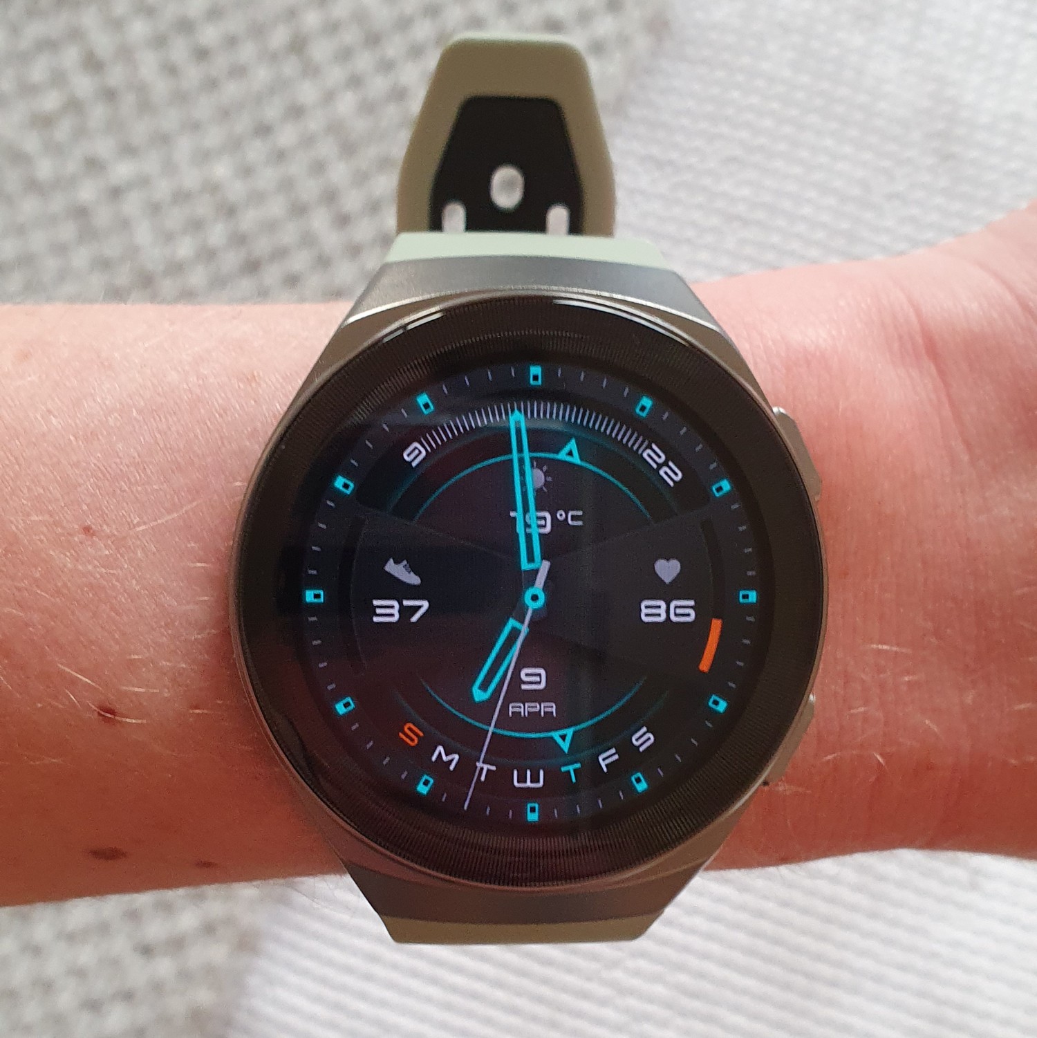 Hands-on: Huawei GT 2e smartwatch - 5 things to know