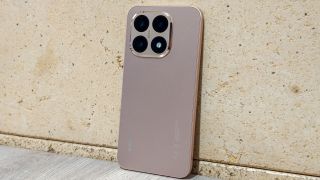 Xiaomi 15T in rose gold in the hand