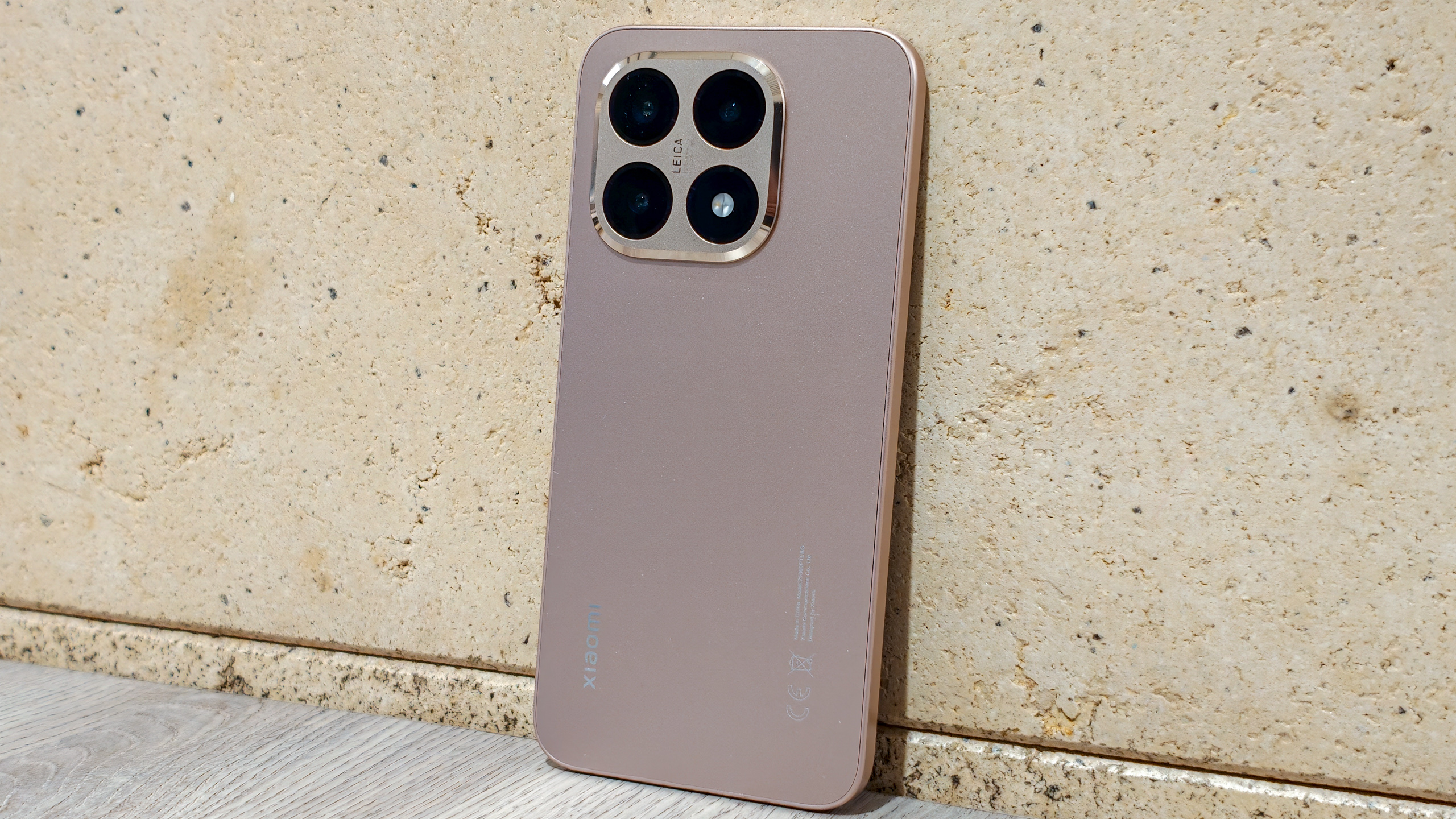 Xiaomi 15T in rose gold in the hand