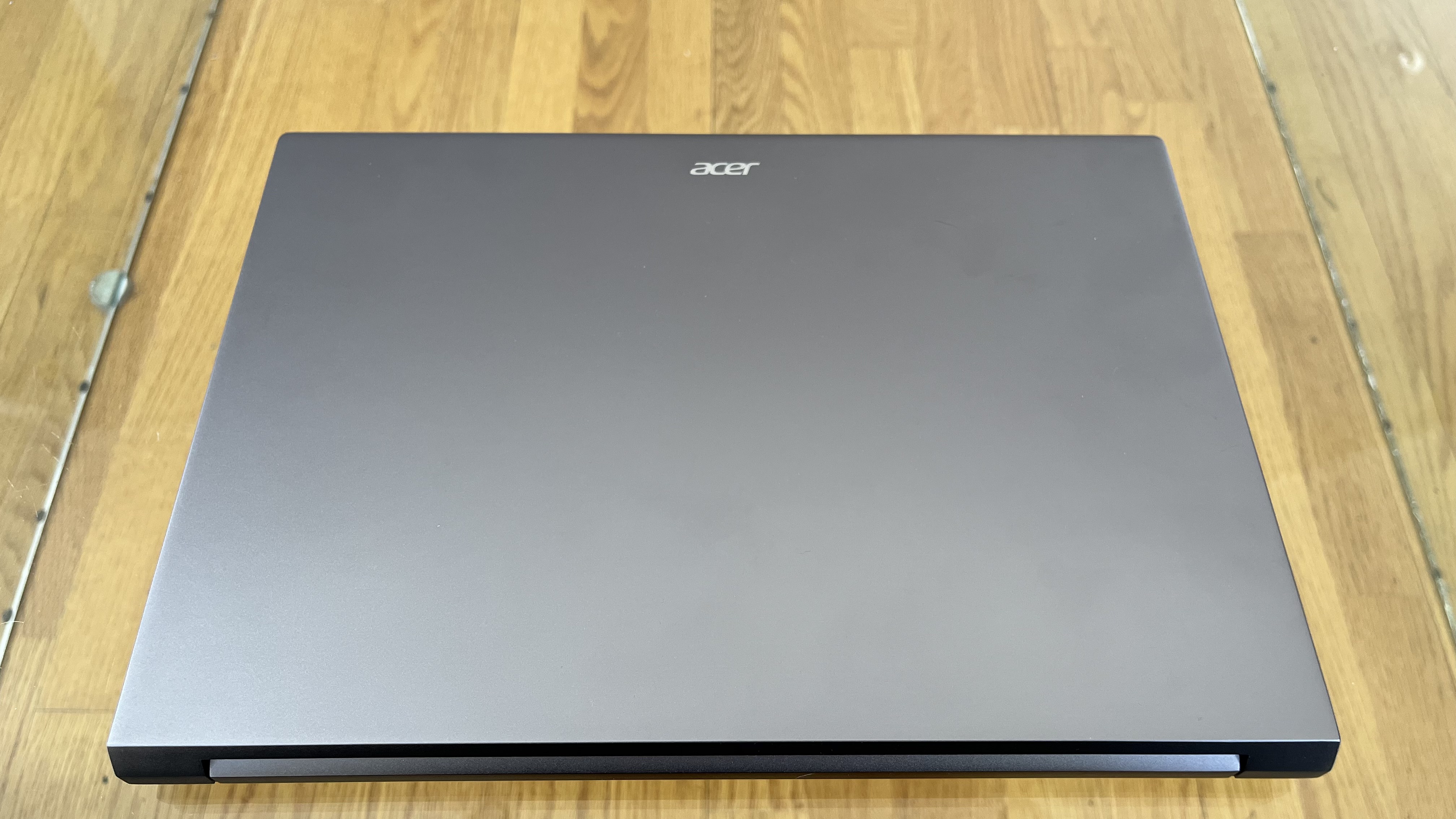 Acer Swift X14 closed lid