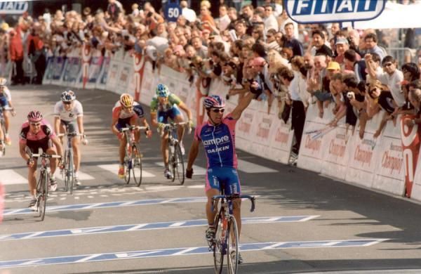 Rubens Bertogliati wins stage 1 at the 2002 Tour de France and moves into the overall lead