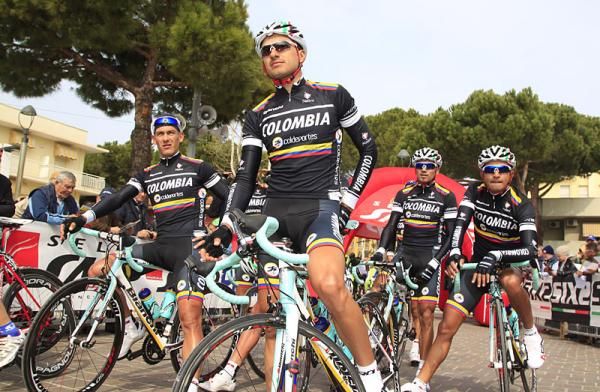 The Colombia - Coldeportes team is ready to race.