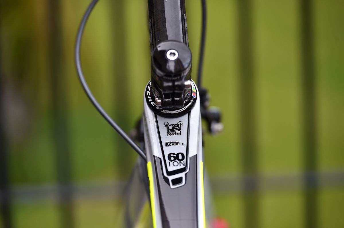 '60 Ton' is not the weight of the bike...