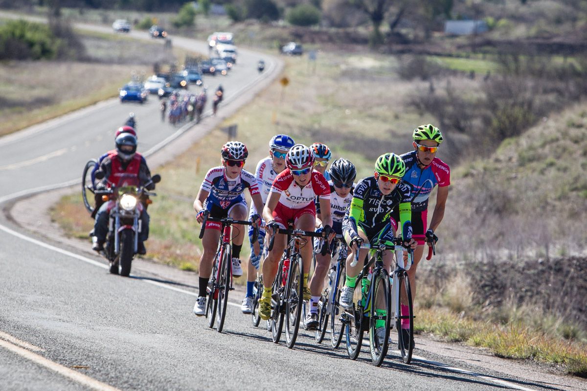 The women's break holds a gap over the field