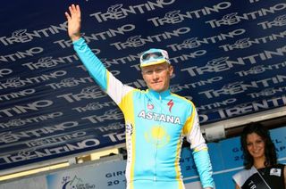 Alexandre Vinokourov (Astana) waves from the Giro del Trentino podium after winning stage one