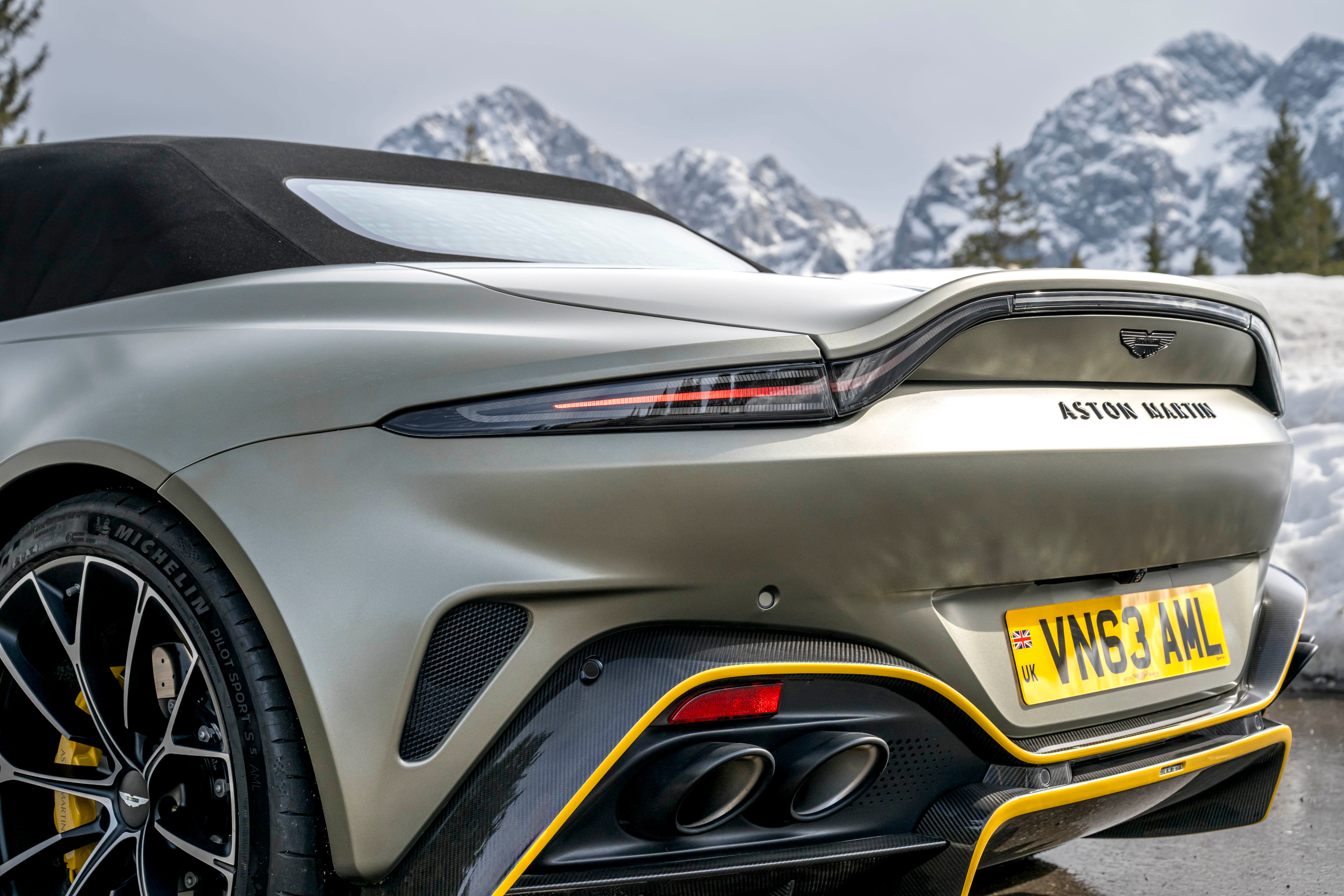 Aston Martin Vantage Roadster