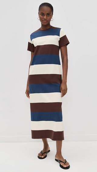 W4eMiZsgLHTkj25omtnDQL-320-80 تشارك كارولين ماجواير اتجاهات الصيف التي رصدتها في باريس