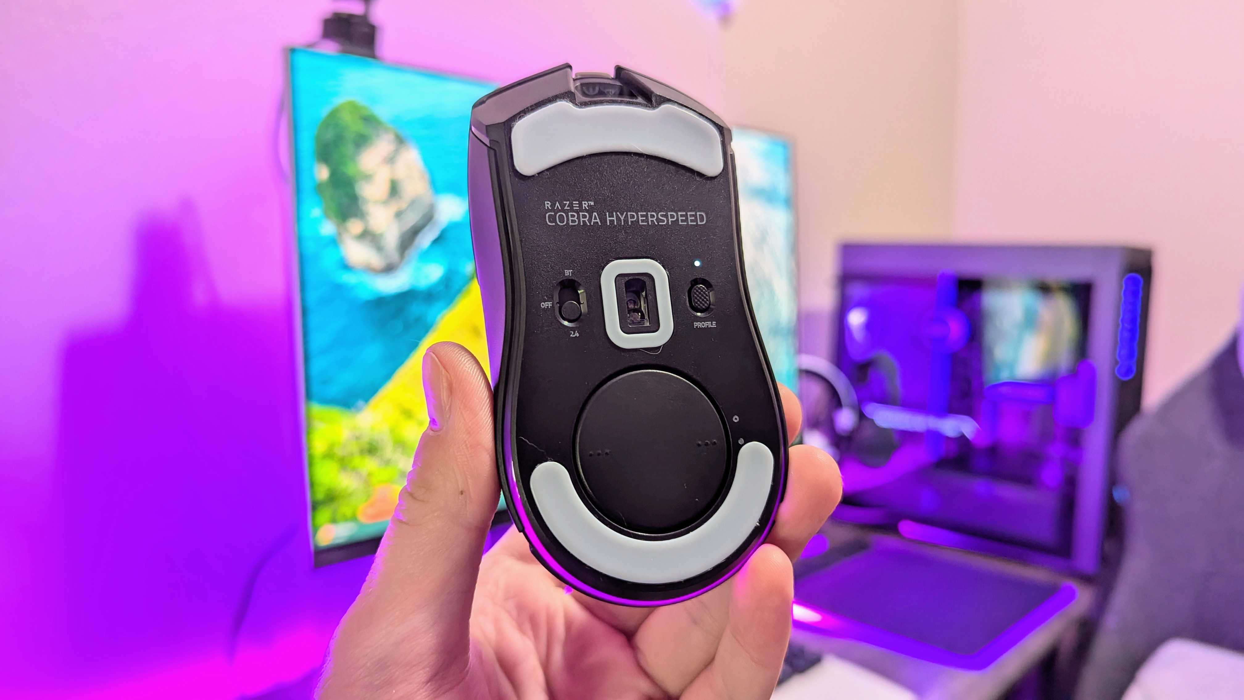 Image of the Razer Cobra HyperSpeed wireless gaming mouse.