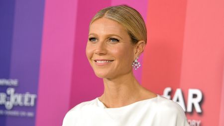  Gwyneth Paltrow attends the 2019 amfAR Gala Los Angeles at Milk Studios on October 10, 2019 in Los Angeles, California.