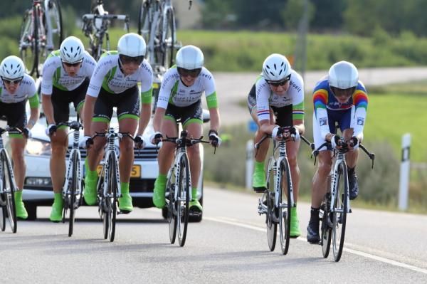 World Cup leader, Marianne Vos leads the Nederland Bloeit team