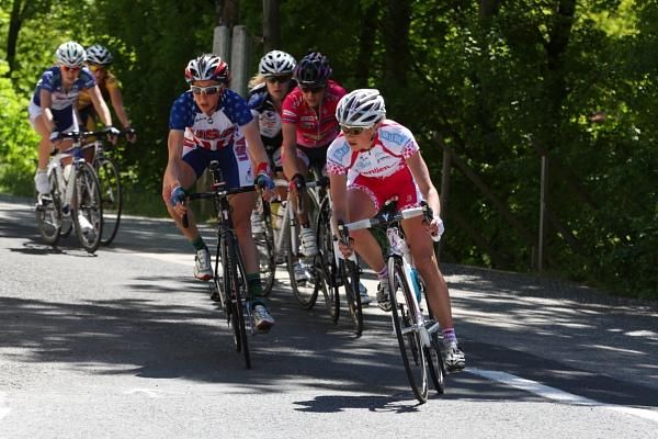 The bunch takes a corner after a particularly technical descent.