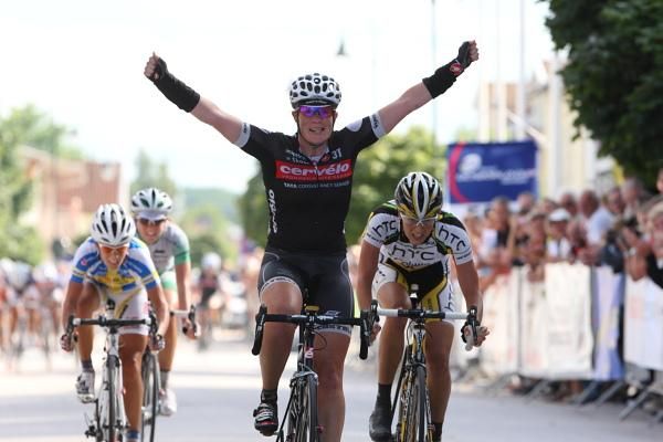 Kirsten Wild (Cervelo Test Team) celebrates victory ahead of Adrie Visser (HTC - Columbia Women) and Swedish RR Champion, Emma Johansson (Redsun Cycling Team)