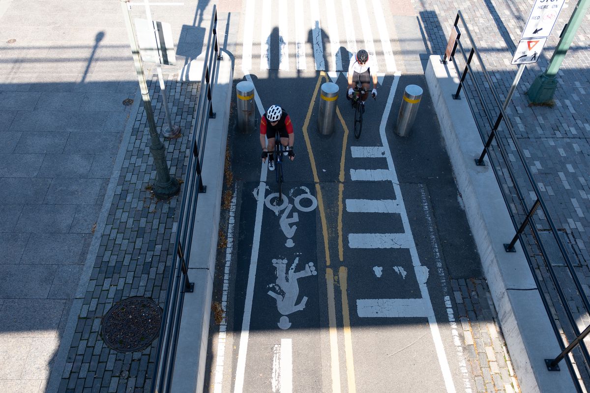 Fujifilm X-T5 sample cyclists