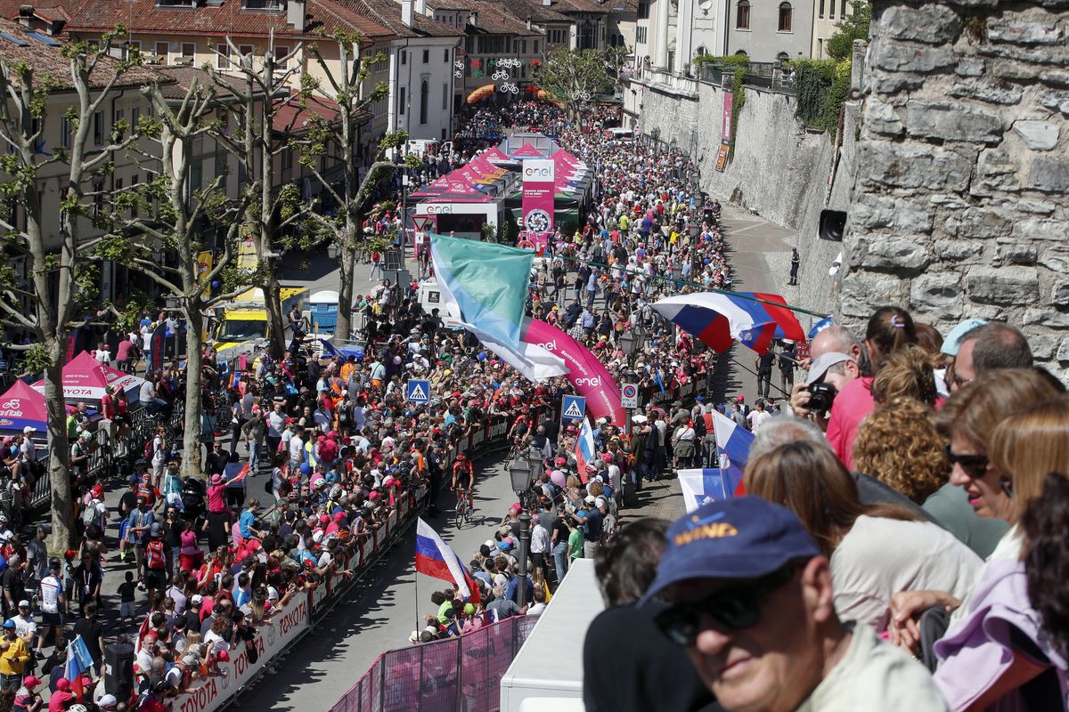 A view of the stage 20 start