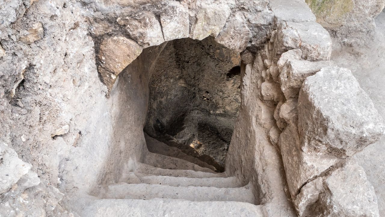 Here we see steps hewn into the bedrock that lead down.