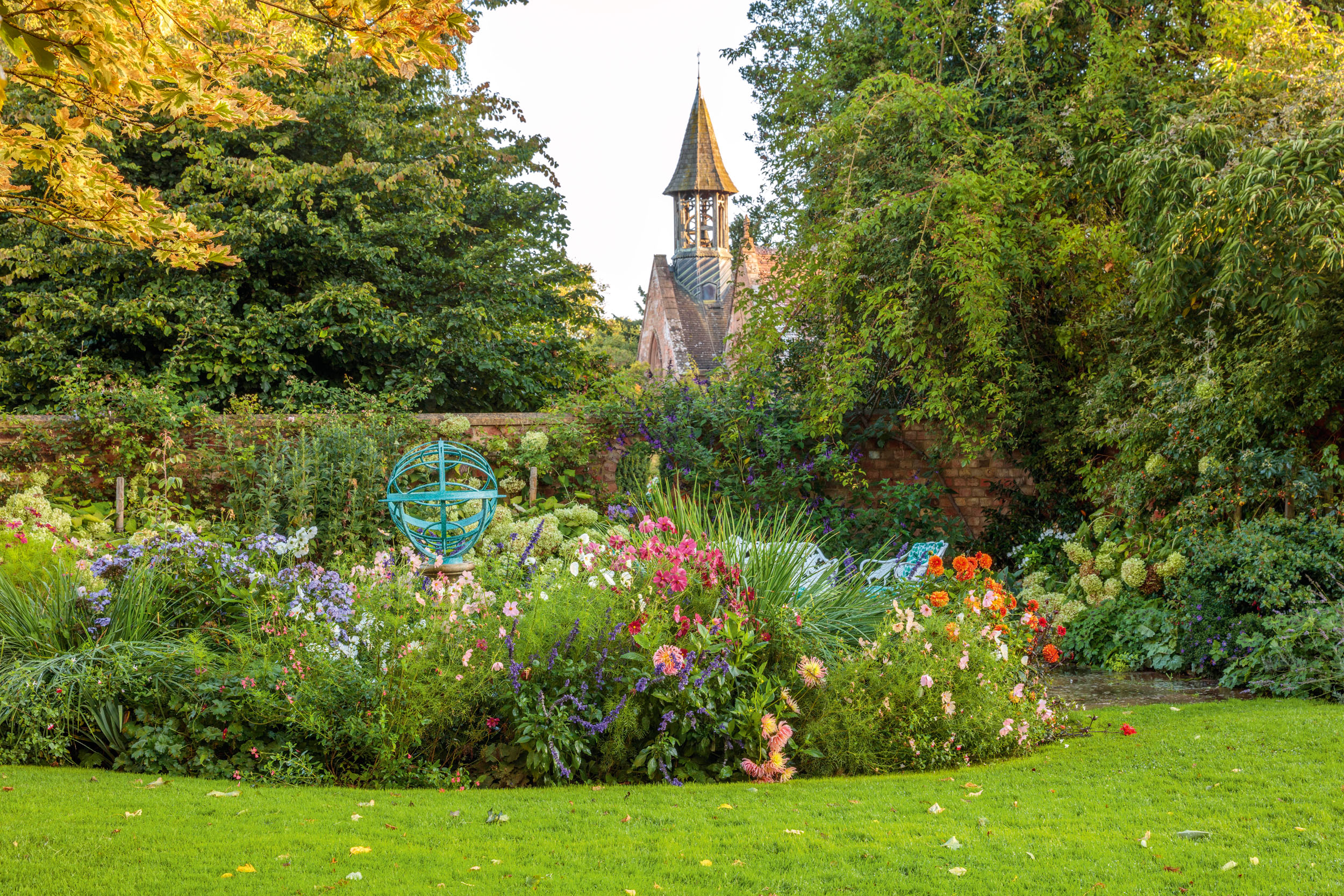The garden and arboretum at Cedar House in Wasperton