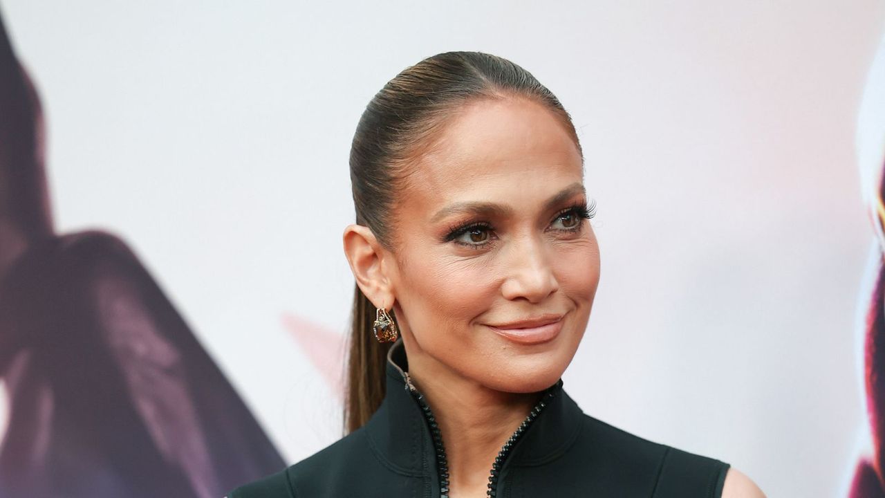 Jennifer Lopez&#039;s glam black £119 clutch bag delights fans 