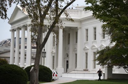 Two tourists allegedly avoided the Secret Service, snuck onto White House grounds in 2008