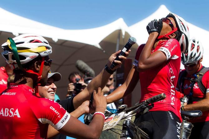 Gugulethu Zulu proposes to his girlfriend Letshego Moshoe at the finish line