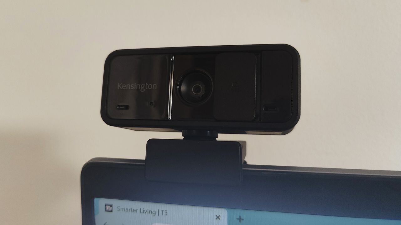 Kensington W1050 1080p webcame review: camera perched on a ltpop screen