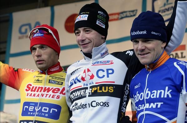 Men's podium (l-r): Sven Vanthourenhout (Sunweb-Revor), 2nd; Radomir Simunek Jr. (BKCP - Powerplus), 1st; Bart Aernouts (Rabobank - Giant Off Road Team), 3rd.
