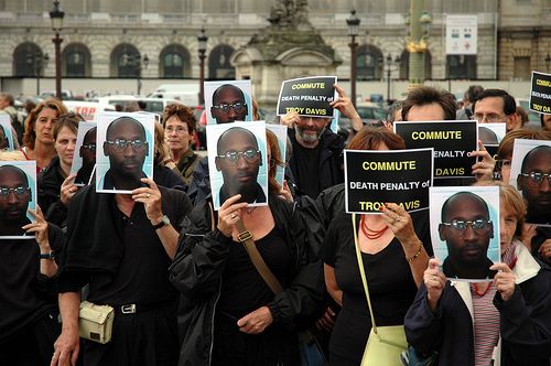 A paris protest against the execution of Troy Davis.