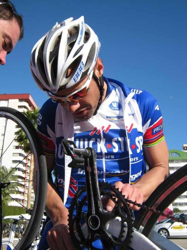 Tom Boonen would like to change the angle of the cable holder on his bottom bracket.