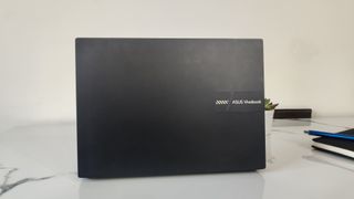 Asus Vivobook Pro 14 OLED's lid