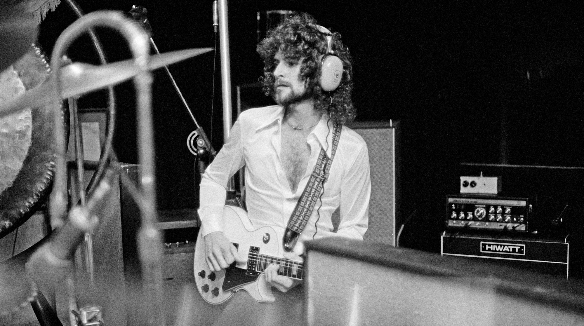Guitarist Lindsey Buckingham of British-American rock band Fleetwood Mac, in a recording studio in New Haven, Connecticut, USA, October 1975.