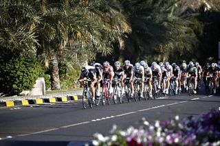 The peloton tackle the heat and wind at the 2011 Tour of Qatar