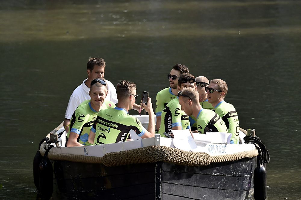 Cannondale-Garmin arrive to the team presentation