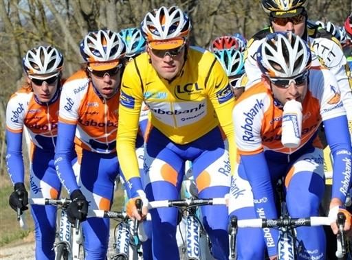 Rabobank protects its leader Lars Boom