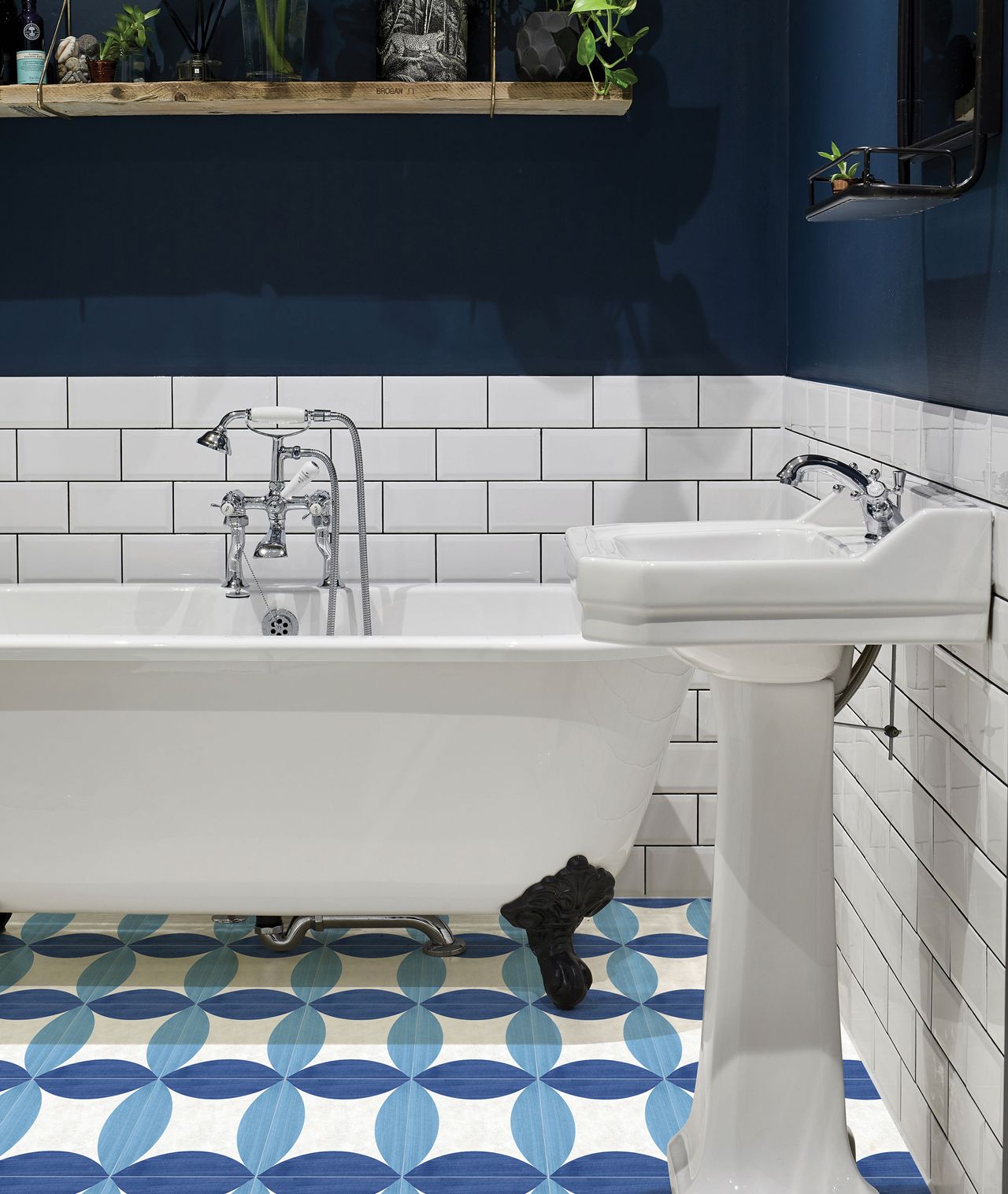 13 Small bathroom tile ideas to turn your bijou bathroom into something ...