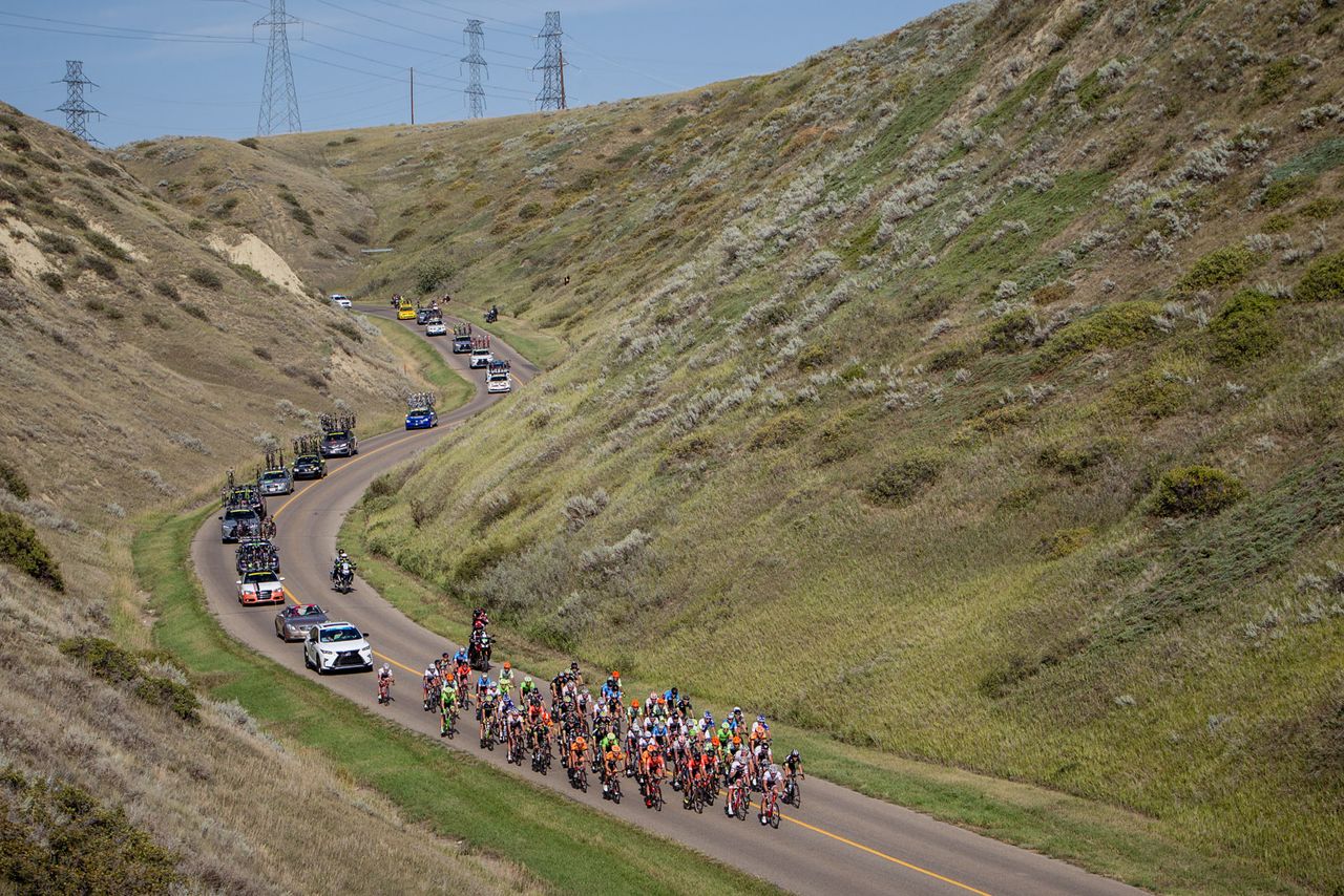The peloton during the Lethbridge stage