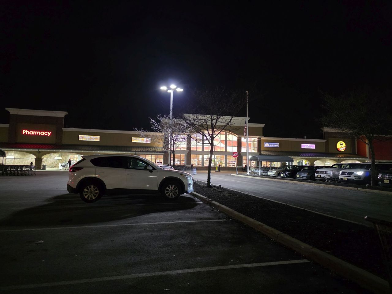 Samsung Galaxy S25 Ultra low light sample.