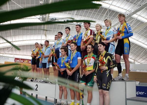 The medal winning para cyclists pose for a group photo.