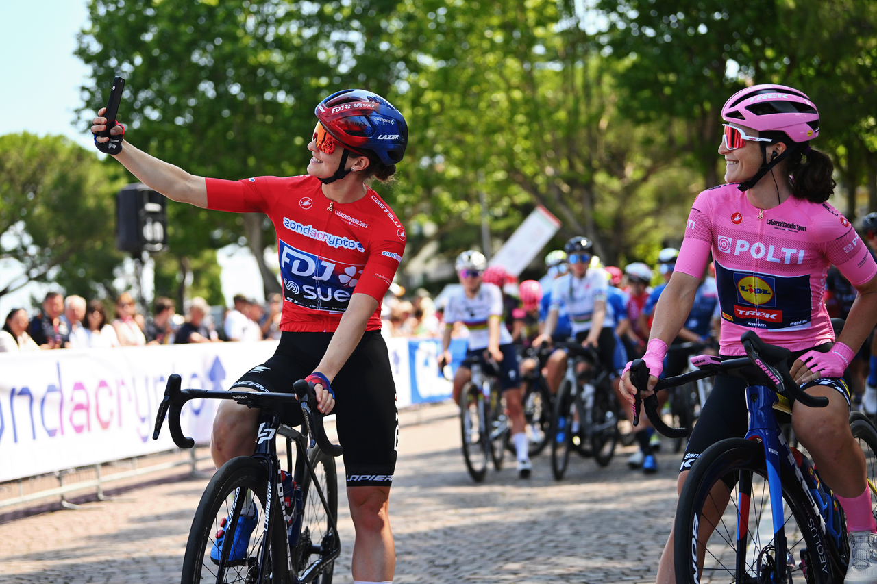 Grace Brown and Elisa Longo Borghini before the stage start