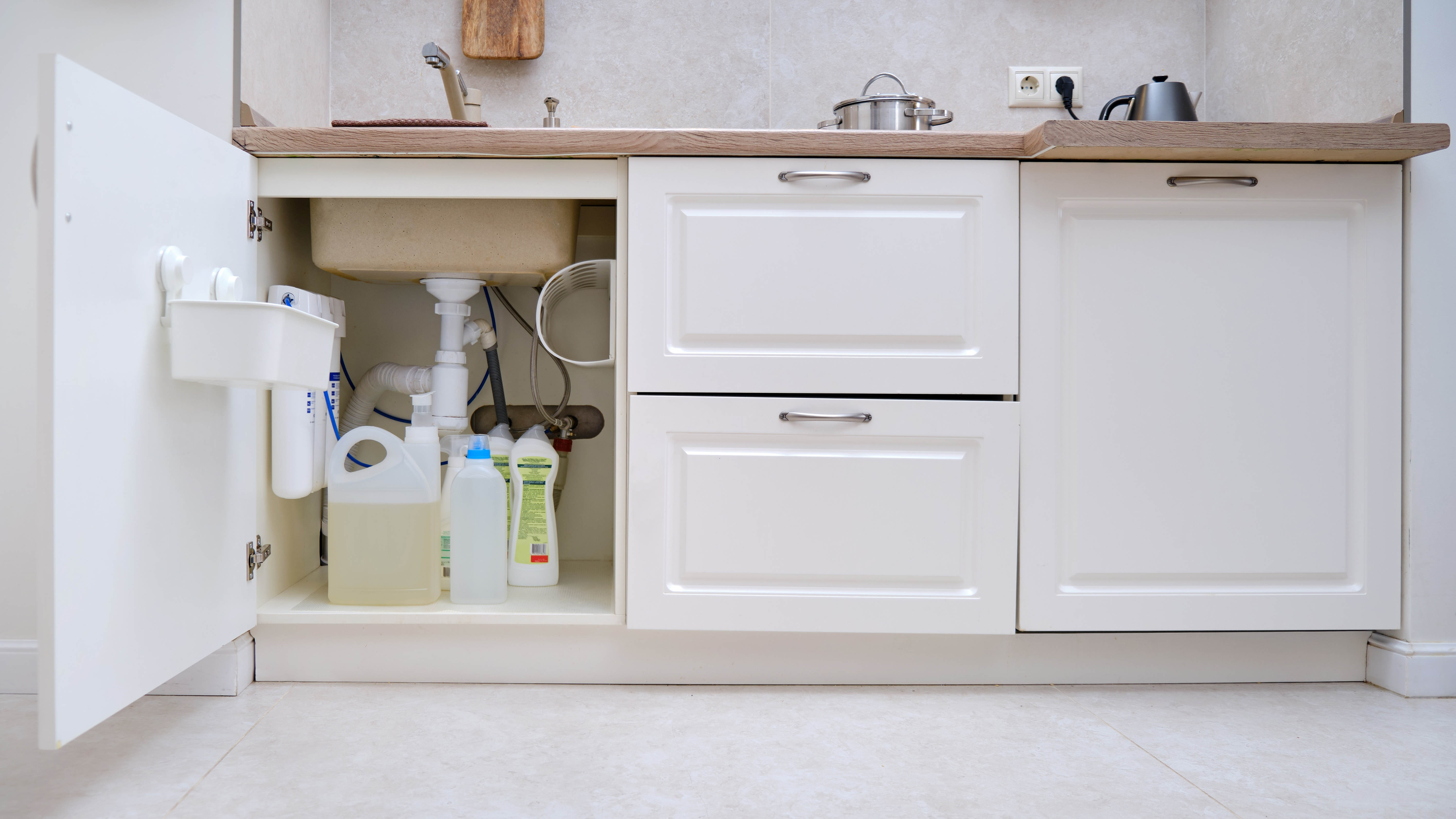 9 things you should never store under the kitchen sink