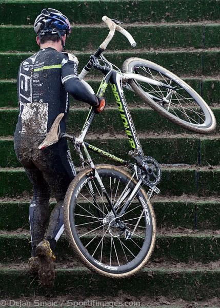 Tim Johnson (Cannondale p/b Cyclocrossworld) tackles the steps on the flyover.